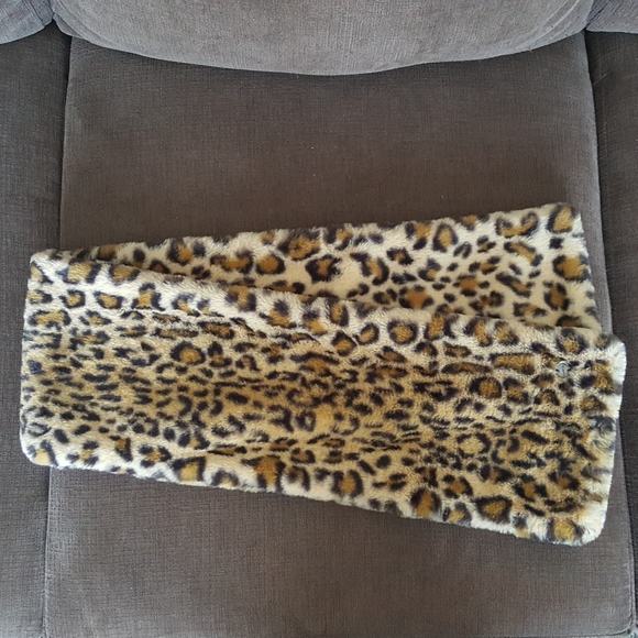 Leopard Faux Fur Neck Warmer Scarf - Picture 3 of 5